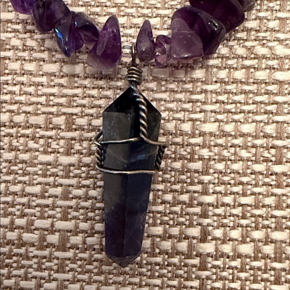 amethyst chip necklace with a crystal point pendant. - Picture 3 of 6